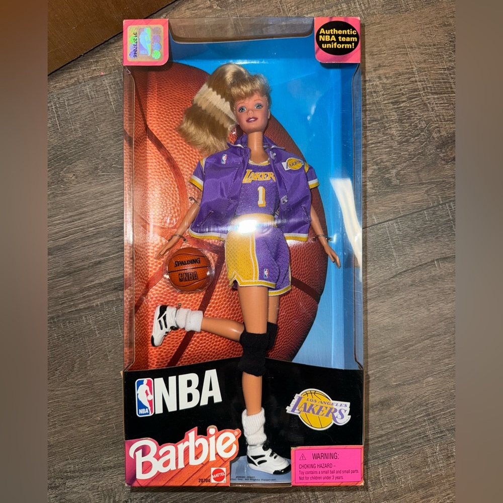 1998 Barbie NBA Los Angeles Lakers Doll Mattel #20704 Blonde Authentic Uniform